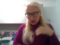 I’m a girl who balances calmness with a touch of playfulness. I enjoy feeling the rhythm of life, catching small moments and turning them into an atmosphere you want to stay in. I appreciate honesty, sincerity, and easy communication—it