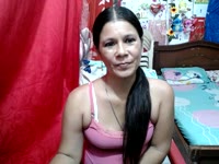 Soy una mujer de estatura pequeña pero con unas ganas de sexo enorme, soy alegre me gusta ser complaciente ven a jugar conmigo