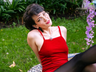 masturbating camgirl IveteDurand