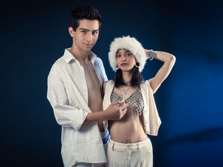 cam couple playing with sextoy LunaAndDaneska