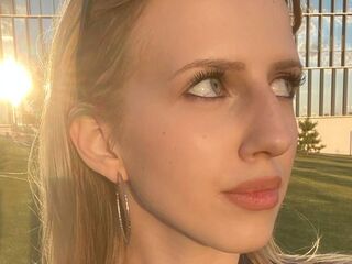 girl AishaSpringstead