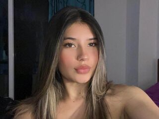 topless camgirl AmberBernulli