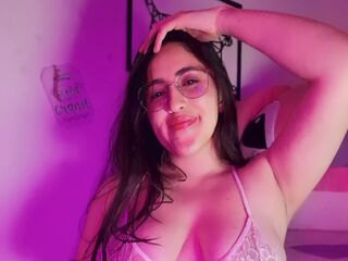 camgirl showing tits AmyVele