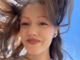 naughty cam girl fingering shaved pussy AnnikaRodrigez