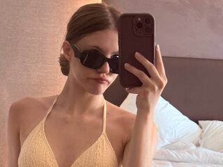 cam girl fingering AureliaThorn