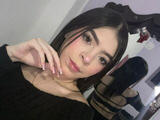 camslut showing tits BelaStelly