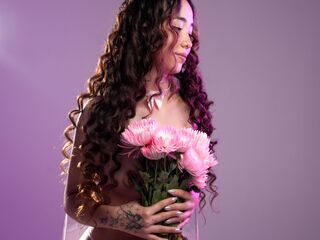 cam girl playing with dildo BellaClaire