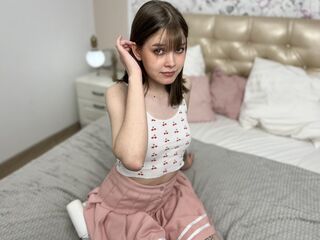 camgirl playing with vibrator BellaStray