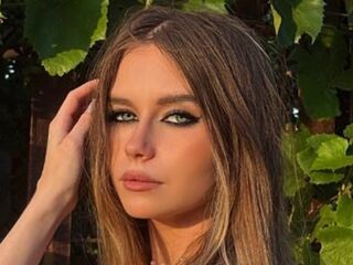 live webcam performer BrunaKiebler