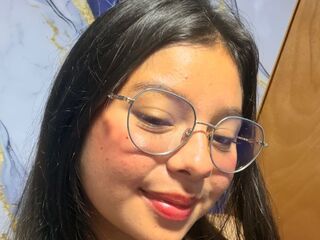 girl fingering shaved pussy CamilaGat