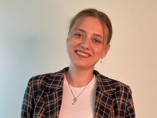 bedroom live cam CherieVanmatre