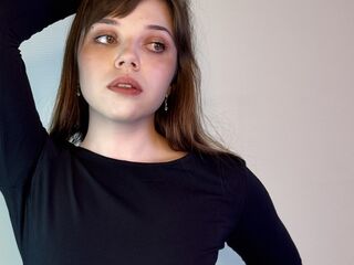 camgirl masturbating with dildo ChrissyHolgerson