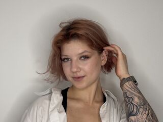 fingering girl cam CurtisJergen