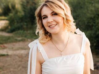 camgirl playing with sextoy DemetriceAkpan