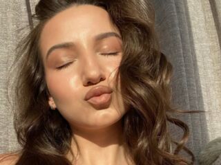 nude webcam girl photo DinaSweeny