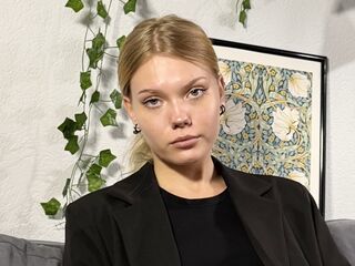 cam girl chat DonellaAndra