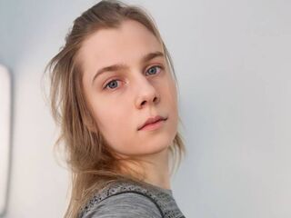 camgirl showing tits DonnettaLorino