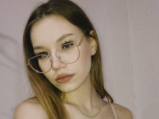 cam girl playing with dildo DorettaBigger