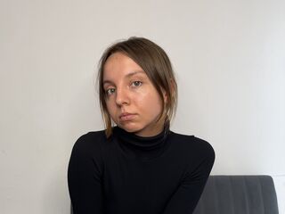 naughty camgirl masturbating with dildo EleonoraSzabo