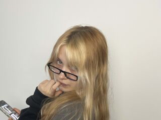 naked girl with cam masturbating EloiseGow