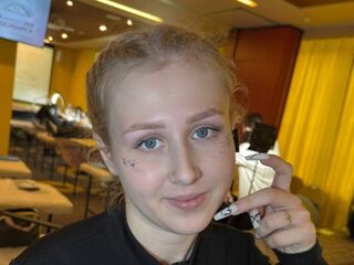 camgirl EmelinaKrider