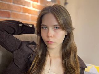 naughty camgirl masturbating EmiliDen