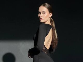 naked girl with cam fingering EmilyGiffin