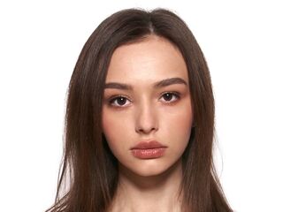 naked camgirl masturbating with vibrator EmilyShiny