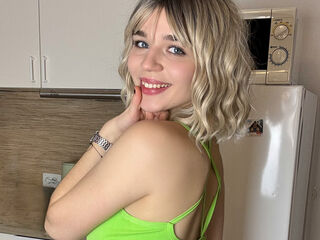 camgirl fingering shaved pussy EricaWinter