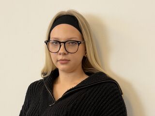 adult webcam chat room FrancesVirunes
