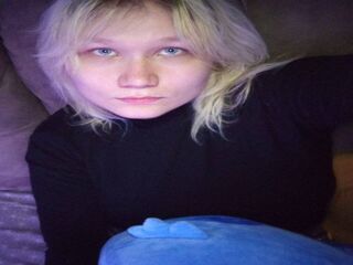 hot cam girl fingering shaved pussy JaneSativa