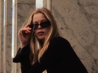 naked girl with webcam masturbating with vibrator JenaeWaneka