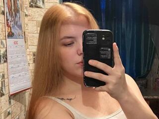 camwhore masturbating with vibrator KarrieAnesi