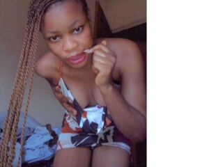 camgirl masturbating with vibrator KendraWillams