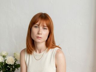 masturbating webcamgirl KiraSunley