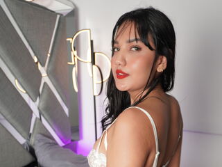 naked camgirl fingering pussy KylieWes