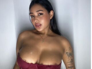 camgirl masturbating with vibrator LaurenKaterine