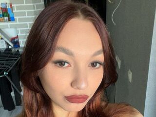 topless cam girl LaylaAmiri