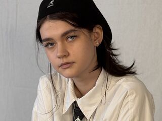 chat room sex show LeannMolineaux