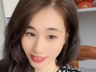 girl sex chat LeslieYi