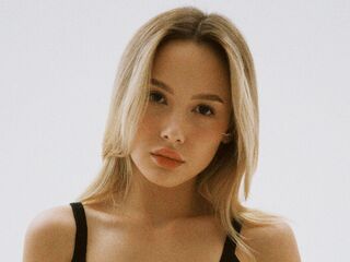 naughty camgirl fingering shaved pussy LeticiaTso