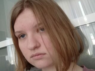 cam girl masturbating with vibrator LilianSlow