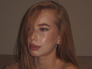 cam girl showing tits LisaCornerd