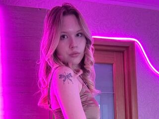 naked camgirl fingering pussy LissaAssil