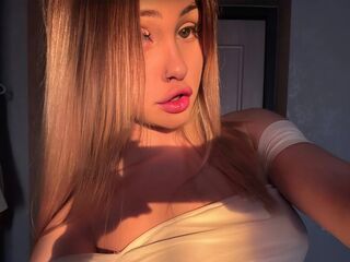 camslut spreading pussy LittleKristy