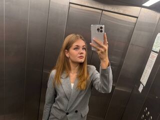 naked cam chatroom LizzieIacovino