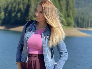 camwhore masturbating with dildo LovelyMaia