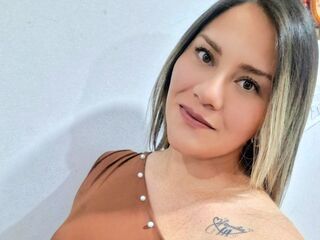 camgirl fingering bald pussy LunaArdiente