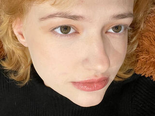 camgirl shaving pussy LunaBeans