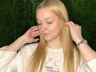 naughty camgirl masturbating with dildo MadalineStehlik